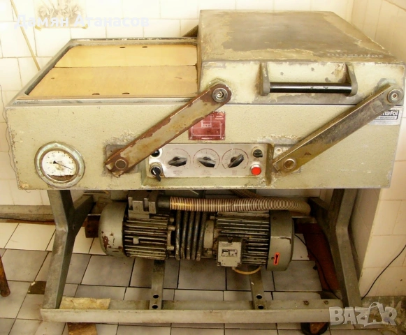 Продавам вакуум пакетираща машина Мултивак / Multivac