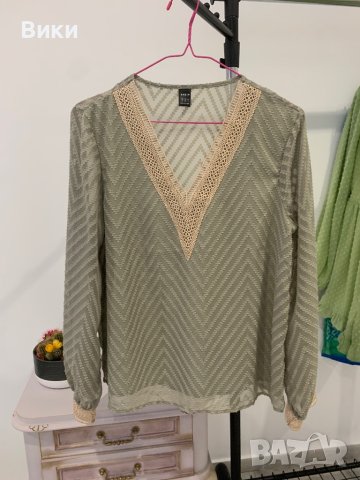 Дамска блуза в размер М, снимка 2 - Блузи с дълъг ръкав и пуловери - 44118792