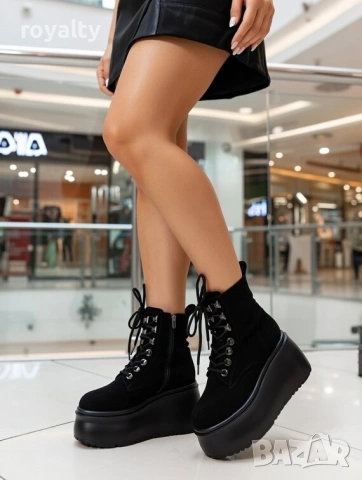 Боти на платформа - черен велур, снимка 2 - Дамски боти - 53194009