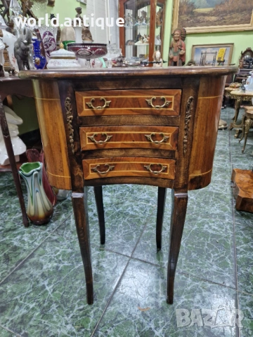 Страхотен антикварен френски скрин шкаф комод , снимка 2 - Антикварни и старинни предмети - 53214182