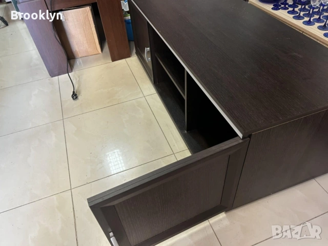Продава се шкаф за телевизор, снимка 4 - Шкафове - 53465466
