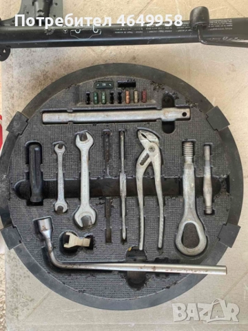 Продавам резервна гума тип патерица за Мерцедес S класа +крик и оригинални инструменти, снимка 8 - Гуми и джанти - 52444526