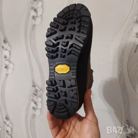 LA SPORTIVA  GORE-TEX  номер 38 1/2 туристически водоустойчиви обувки , снимка 4 - Други - 48045195