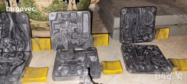 стари оловни войници и калъпи за направата им, снимка 3 - Антикварни и старинни предмети - 52518694