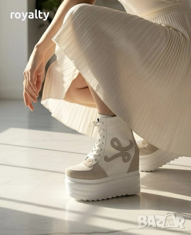 Боти на платформа - бяла кожа със сив велур