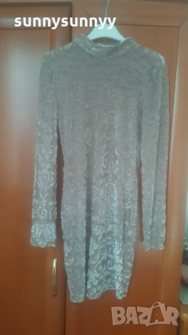 Красива рокля с ефектен гръб