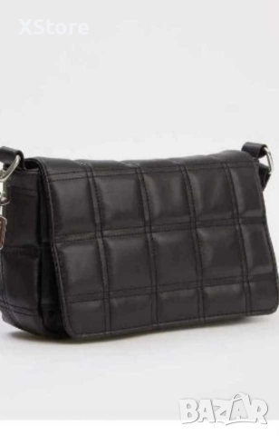 Дамска капитонирана малка чанта в модерни цветове, снимка 5 - Чанти - 52584511