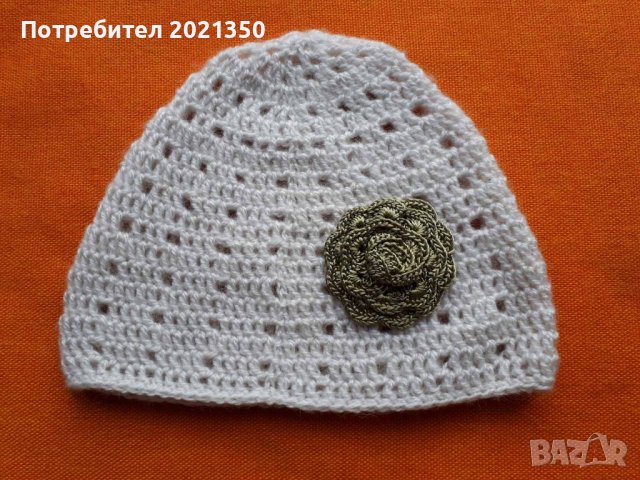 Ръчно плетени шапки с цвете