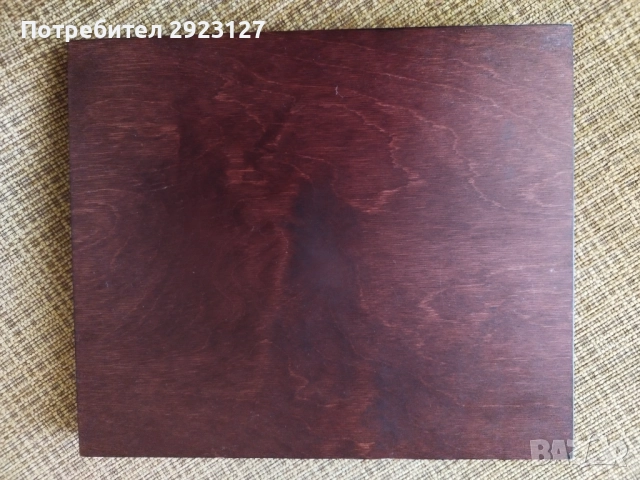 ДЪРВЕНА КУТИЯ ЗА СЪХРАНЕНИЕ  НА ЧЕТИРИ ЕЛИПСОВИДНИ ПЛАКЕТА