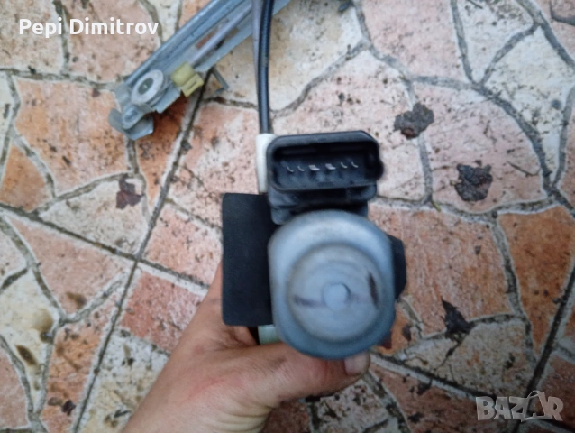 Моторче за повдигане на стъклоповдигач, десен преден 128000472 Renault Megane 2