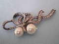 дизаинерска  красива  сребърна брошка перли и циркони, снимка 1 - Антикварни и старинни предмети - 36875288