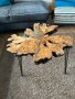 Дизайнерска холна маса от дърво и смола.