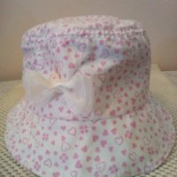 Бяла шапка Сърчица 3-6 годинки, снимка 1 - Шапки, шалове и ръкавици - 28811754