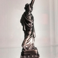 Сувенир от Ню Йорк , Статуята на Свободата . , снимка 10 - Антикварни и старинни предмети - 44843995