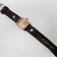 Дамски кварцов часовник DIESEL със стоманена каса, снимка 2 - Дамски - 28113549