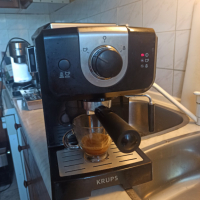 Кафе машина Крупс с ръкохватка с крема диск, работи перфектно и прави страхотно кафе с каймак , снимка 3 - Кафемашини - 36510337