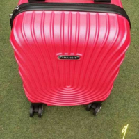 Стилен куфар с колелца за ръчен багаж с твърдо покритие , снимка 2 - Други стоки за дома - 44924153