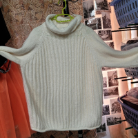 чисто бял пуловер,oversized ( XL) ,мек и лек, снимка 2 - Блузи с дълъг ръкав и пуловери - 44894148