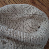 Дамска шапка- плетиво, снимка 4 - Шапки - 38230388