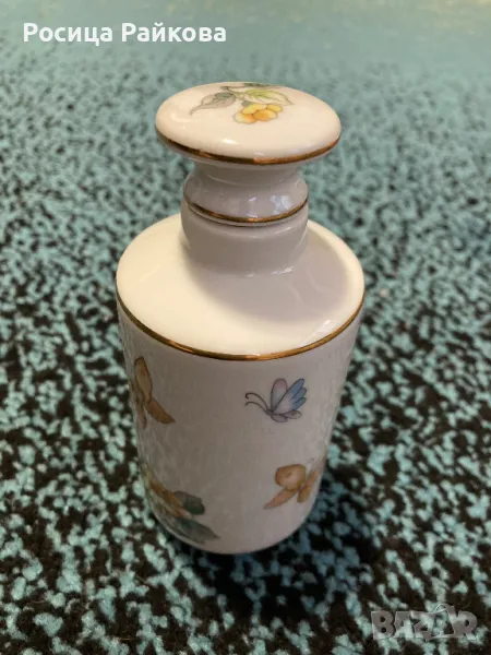 Малко порцеланово шишенце, снимка 1