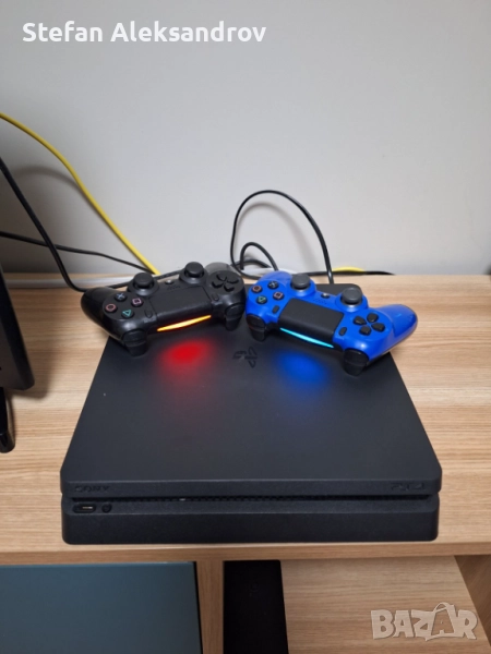 Playstation 4 slim + два оригинални контролера, снимка 1