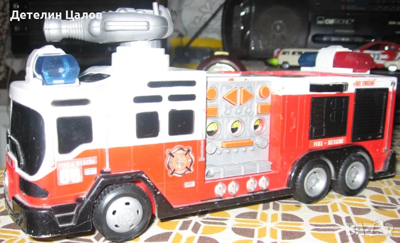 Голяма метална пожарна кола с пластмасови елементи, снимка 1