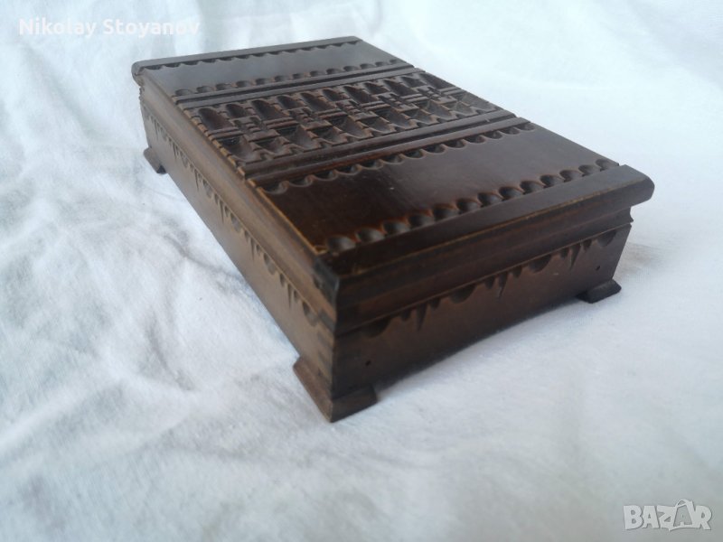 Дървена кутийка - ръчно резбована, снимка 1