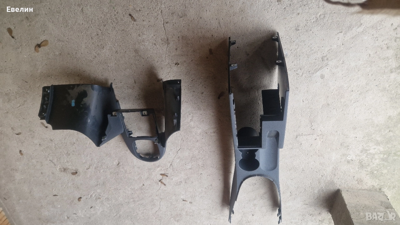 пластмаси около ръчната и скоростния лост VW Touran 2006г, снимка 1