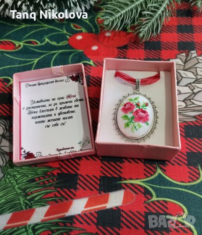 Ръчно бродирано колие ,,Червени рози,,
