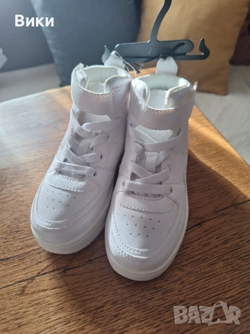 Нови детски кожени обувки HM, размер 26