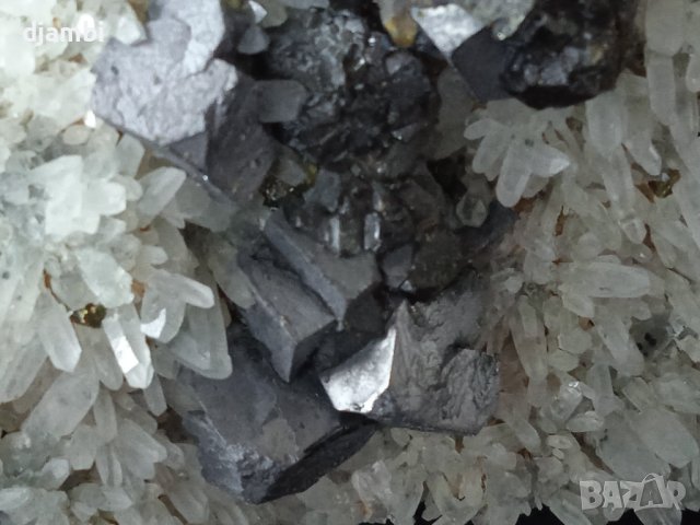 №35, Кристали,Минерали,Кварц,Кварцова друза с хлорит и халкопирит, галенит и сфалерит,BGminerals,, снимка 5 - Декорация за дома - 43949632