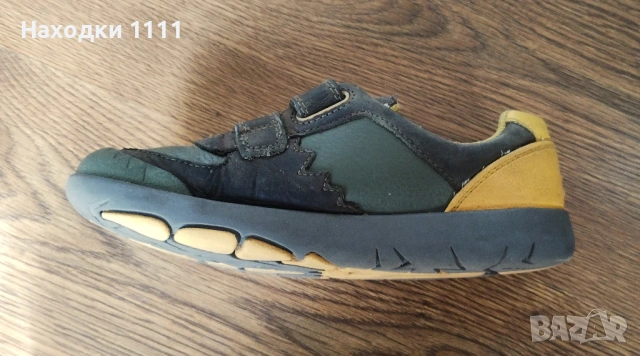 Оригинални обувки Clarks с лепки, естествена кожа, номер 32.5, отлични, снимка 5 - Детски обувки - 53536677