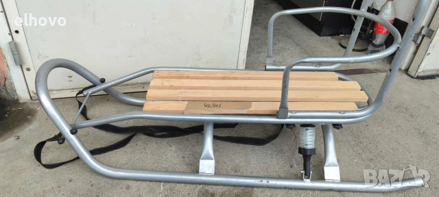 Метална шейна с дървена седалка