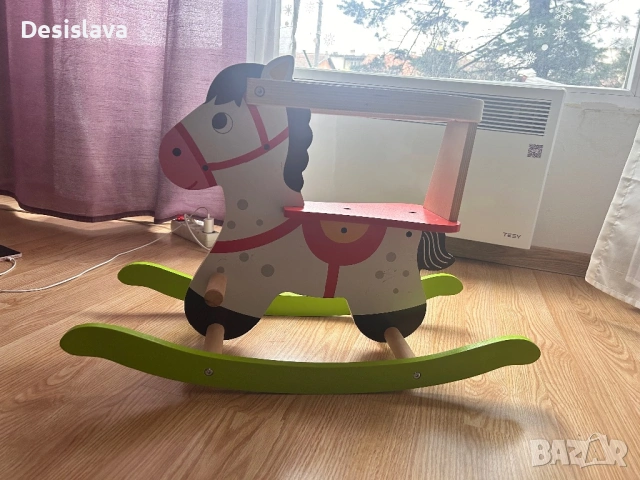 Дървено, люлеещо се конче 
