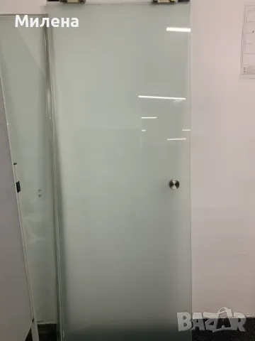 Стъклена плъзгаща врата  с  механизъм