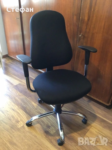 Офис стол - черен