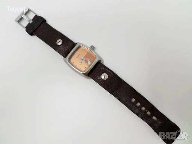 Дамски кварцов часовник DIESEL със стоманена каса, снимка 2 - Дамски - 28113549