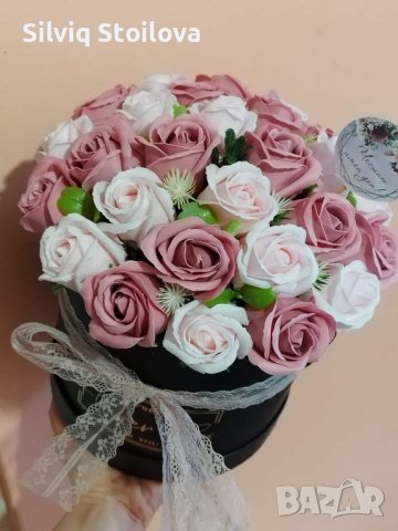 Букет със двайсет и седем сапунени рози в черна луксозна кутия , снимка 5 - Подаръци за жени - 40295463