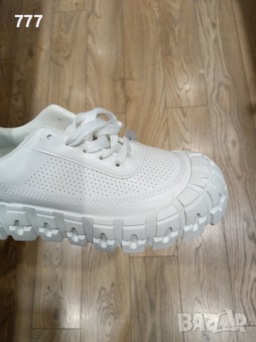 обувки , снимка 2 - Дамски ежедневни обувки - 43609396