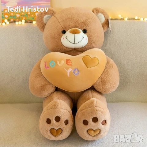 Голямо плюшено мече, със сърчице