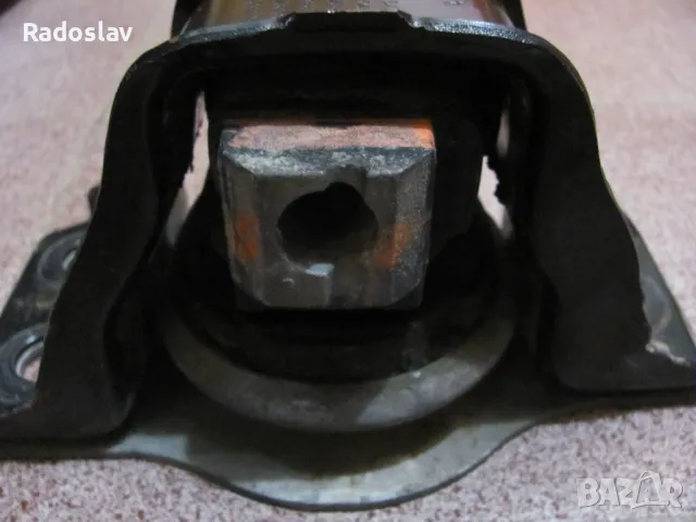 Тампон хидравличен десен за двигател Дачия, снимка 5 - Части - 48558042