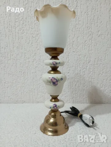Красива порцеланова лампа
