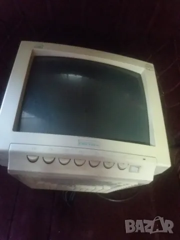 Цветен CRT 14" VGA ретро мониглр