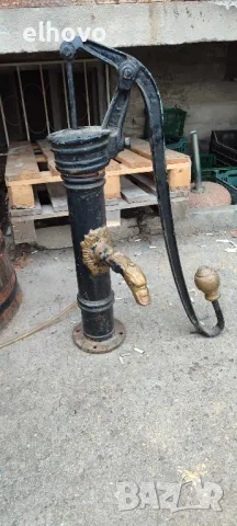 Стара ръчна градинска помпа