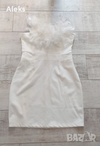 Бяла рокля с пера Л 