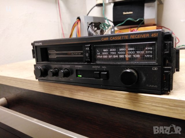 Ретро авторадио PHILIPS 451, снимка 2 - Радиокасетофони, транзистори - 35570922
