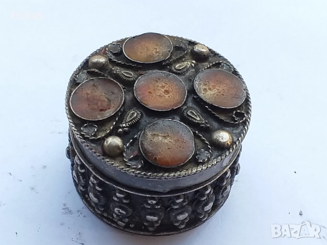 ПРЕКРАСНА МАЛКА КУТИЙКА КАДИФЕ