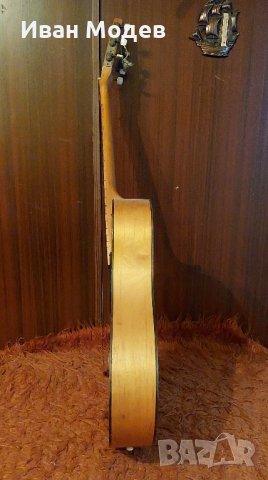 Продавам шест струнна китара: Произведена 1970г. в гр. Ленинград с две книжки -самоучители , снимка 3 - Китари - 44014720