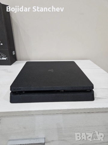 Ps4 slim с два оригинални джойстика , снимка 2 - PlayStation конзоли - 52893119