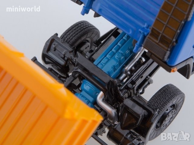 МАЗ-5550 самосвал 2008 - мащаб 1:43 на SSM моделът е нов в PCV дисплей-кейс, снимка 10 - Колекции - 43656401